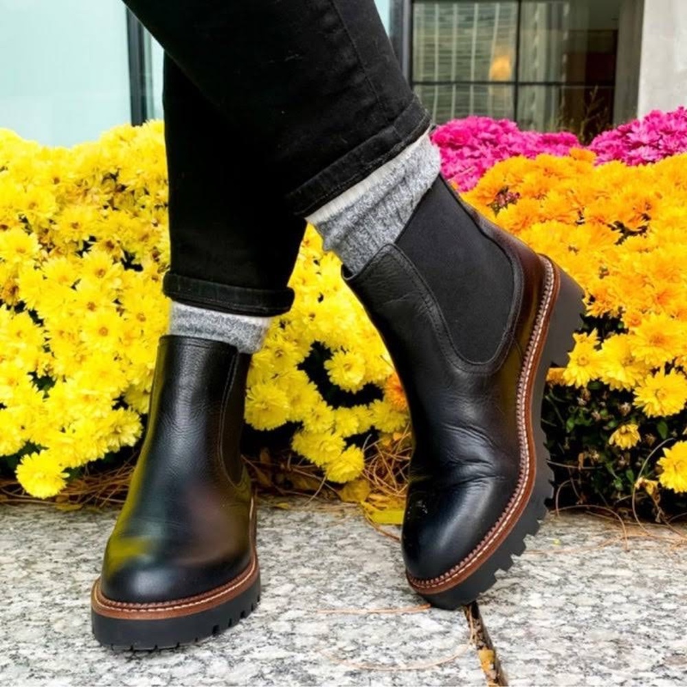 Caslon Water Resistant Chelsea Boot Size 8